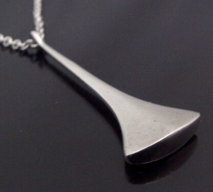 Bent Gabrielsen for Hans Hansen, silver pendant on chain, Denmark, 1970 London import mark (Ref S+2016) - Image 4