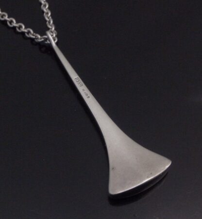 Bent Gabrielsen for Hans Hansen, silver pendant on chain, Denmark, 1970 London import mark (Ref S+2016) - Image 3