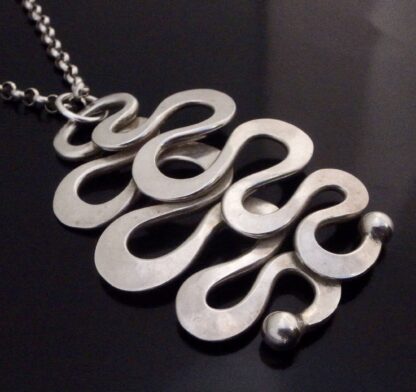 Anna-Greta Eker, for Norway Designs Plus Studios, silver 'Curves' pendant, on chain, Norway, circa 1990 (Ref S+2064) - Image 2