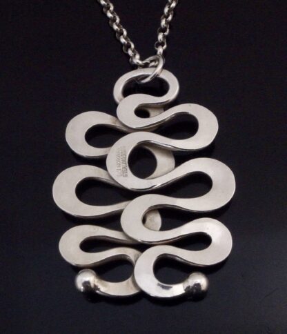 Anna-Greta Eker, for Norway Designs Plus Studios, silver 'Curves' pendant, on chain, Norway, circa 1990 (Ref S+2064) - Image 5