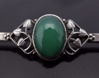 Anonymous, Arts and Crafts chrysoprase set silver bar brooch, circa 1920 (Ref S+2056) SOLD - Image 4