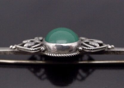 Anonymous, Arts and Crafts chrysoprase set silver bar brooch, circa 1920 (Ref S+2056) SOLD - Image 6