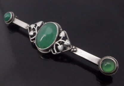 Anonymous, Arts and Crafts chrysoprase set silver bar brooch, circa 1920 (Ref S+2056) SOLD - Image 2