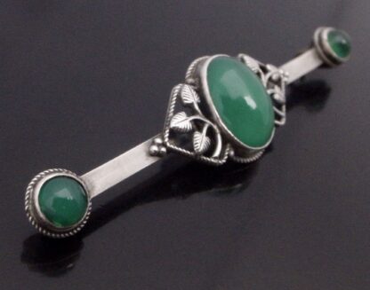 Anonymous, Arts and Crafts chrysoprase set silver bar brooch, circa 1920 (Ref S+2056) SOLD - Image 3