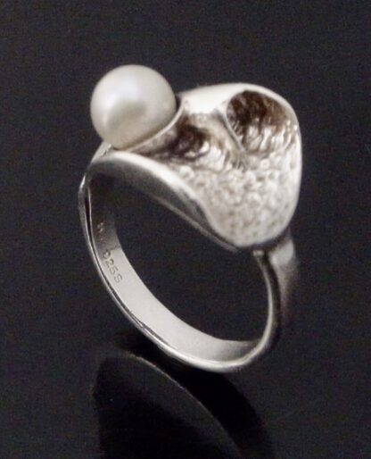 Hermann Siersbol, cultured pearl set silver ring, Denmark, circa 1980 (Ref S+2094) - Image 3