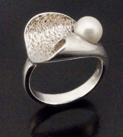 Hermann Siersbol, cultured pearl set silver ring, Denmark, circa 1980 (Ref S+2094) - Image 4