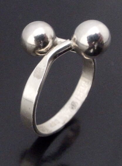 Bengt Hallberg, silver two bead cross over ring, Sweden, circa 1975 (Ref S+2095) SOLD - Image 2