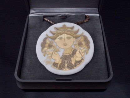 Bjorn Wiinblad for Rosenthal, gilt and white ceramic pendant on chain, Germany, circa 1993 (Ref S+2105) - Image 5