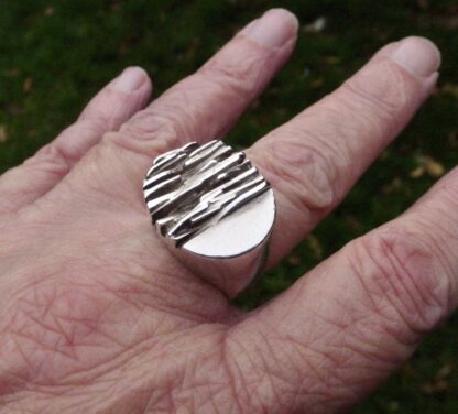 Guy Watson, impressive brutalist silver ring, London 1971 (Ref S+2145) SOLD - Image 10