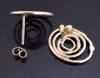 Jane Watling of Lacock, pair of 9 carat gold oval 'Montana Swirl' earrings, London 2011 (Ref S+2153) SOLD - Image 4