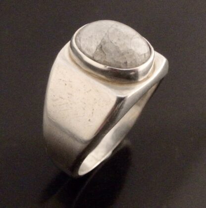 A. Dragsted, crackled quartz set silver ring, Denmark, circa 1975 (Ref S+2116) - Image 2