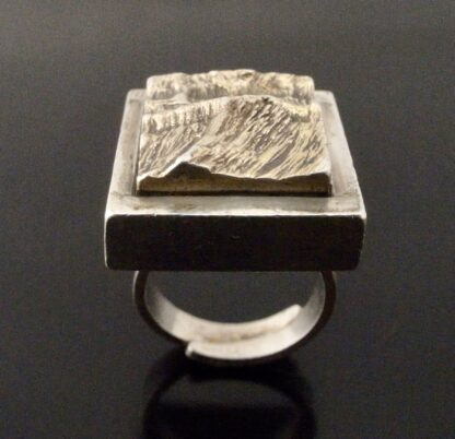 Hermann Siersbol, silver and silver gilt brutalist ring, Denmark, circa 1985 (Ref S+2221) - Image 4