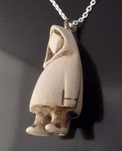 Jens Tage Hansen, ceramic Inuit figure pendant on chain, Denmark, citrus 1980 (Ref S+2212) SOLD - Image 3