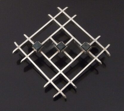 Anonymous, spectrolite set 830 standard silver brooch, possibly Finland, circa 1975 (Ref S+2210)