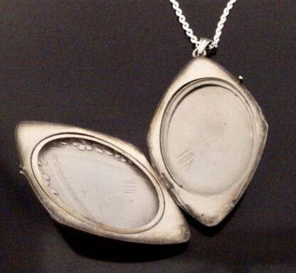 Anonymous, Jugendstil enamel and 800 standard silver locket pendant, Germany/Austria, circa 1910 (Ref S+2248) - Image 5