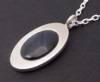 Jaana Toppila-Ikäläinen, specrtolite set siver pendant on chain, Finland, 2003 (Ref S+2261) - Image 3