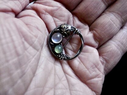 Dorrie Nossiter, small Arts and Crafts moonstone and green agate brooch, English, circa 1930 (Ref S+2257) SOLD - Image 5