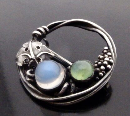 Dorrie Nossiter, small Arts and Crafts moonstone and green agate brooch, English, circa 1930 (Ref S+2257) SOLD - Image 4