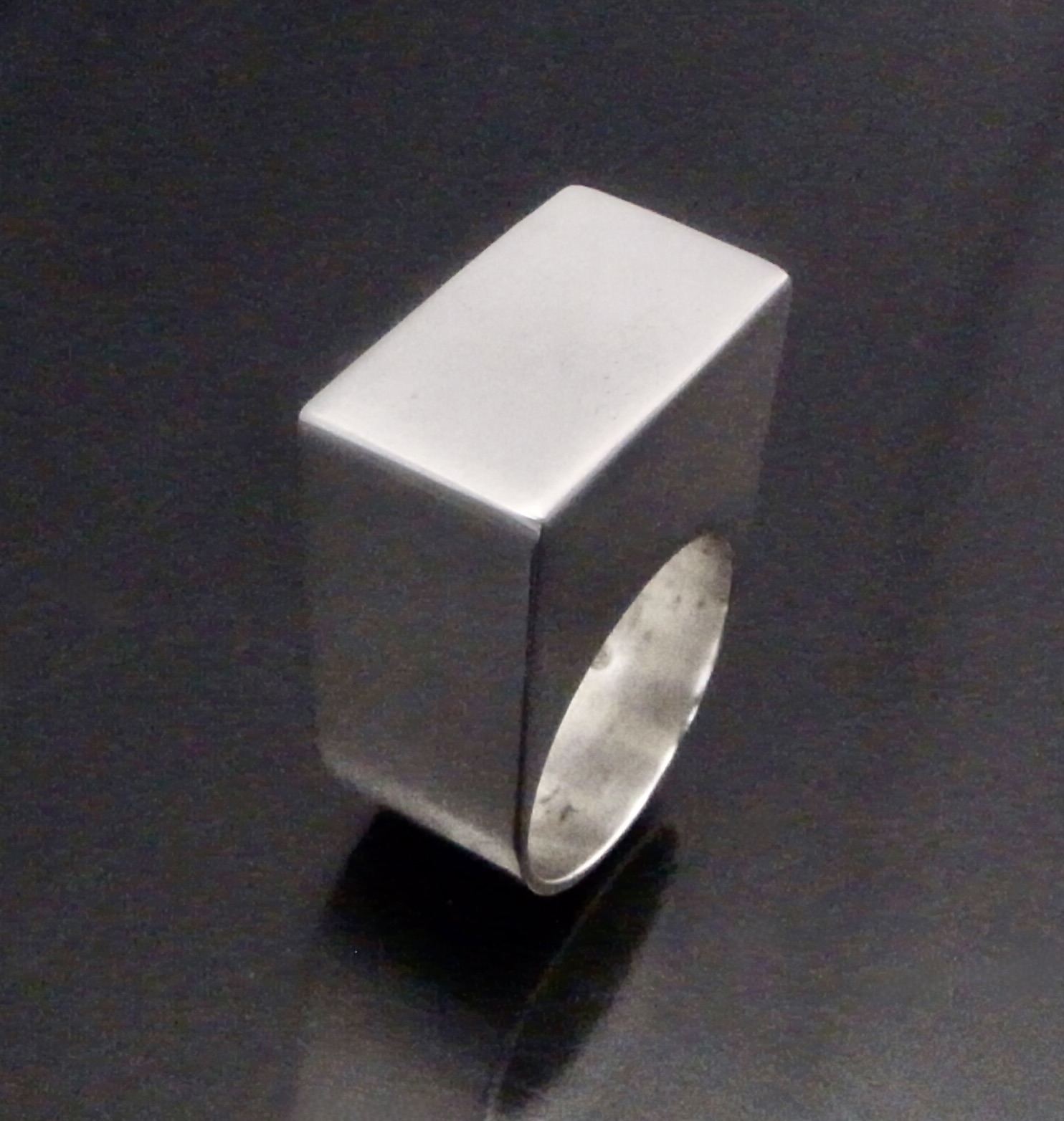 D R Cruickshank, plain silver ring, London, 1972 (Ref S+2317) SOLD - Image 3