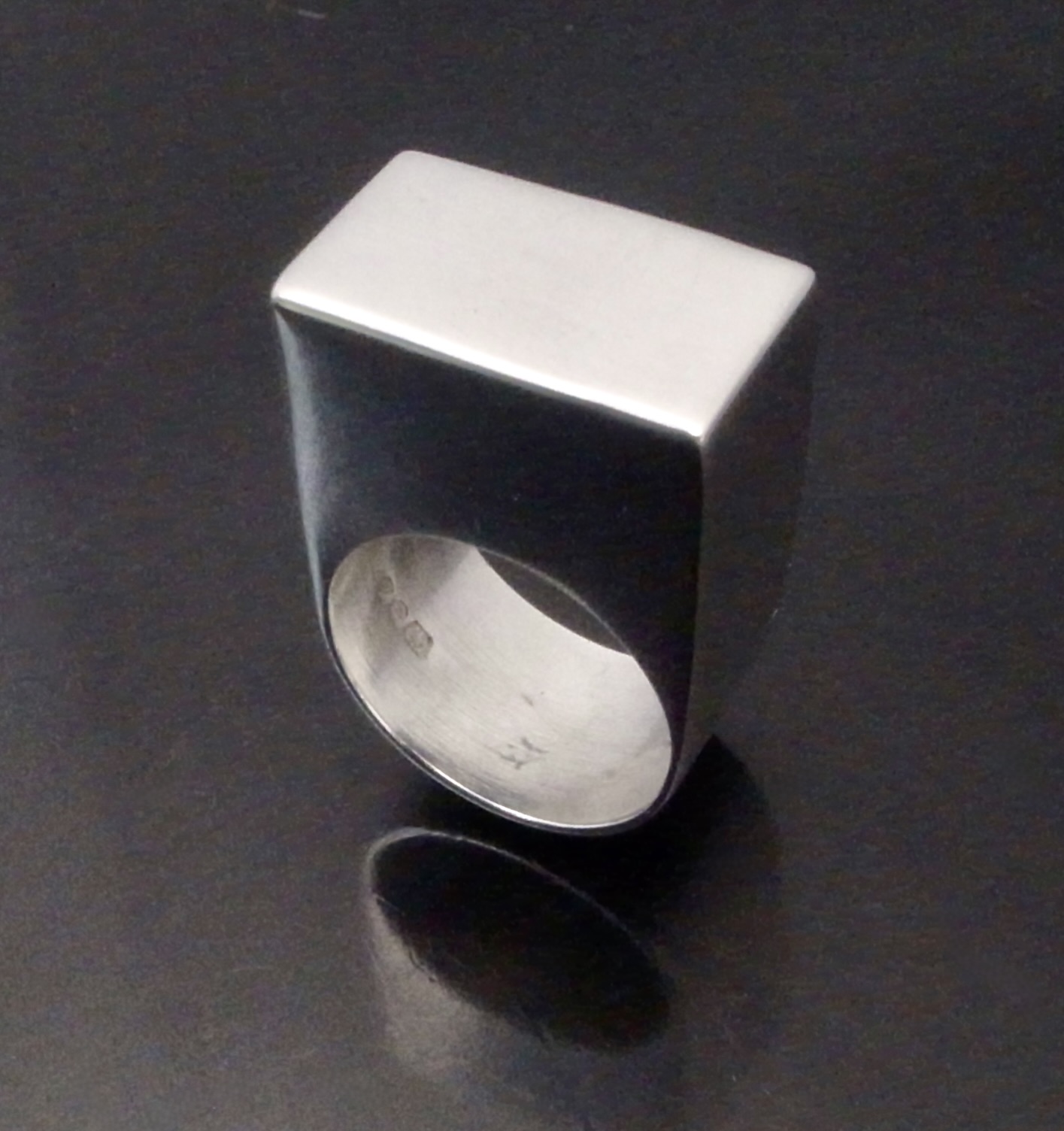D R Cruickshank, plain silver ring, London, 1972 (Ref S+2317) SOLD