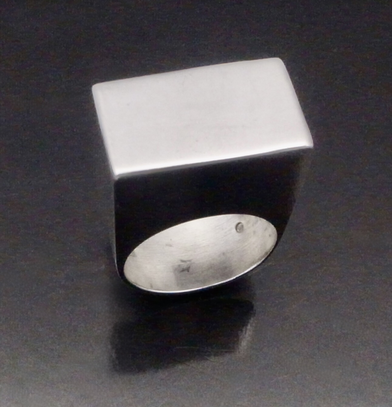 D R Cruickshank, plain silver ring, London, 1972 (Ref S+2317) SOLD - Image 5
