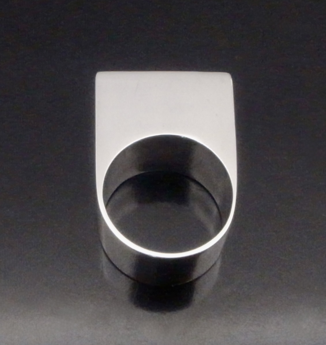D R Cruickshank, plain silver ring, London, 1972 (Ref S+2317) SOLD - Image 6