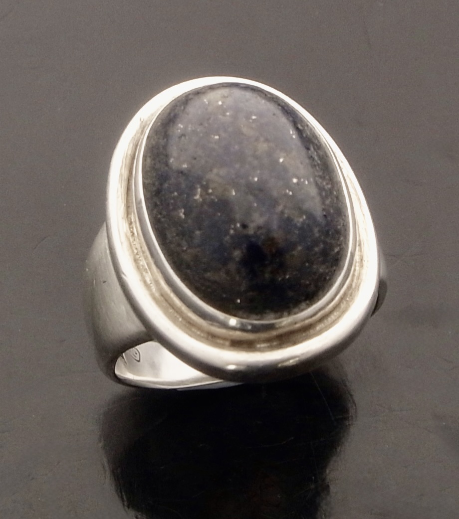 Harald Nielsen for Georg Jensen, lapis lazuli set silver ring, No.46A, Denmark, 1976 London import marks (Ref S+2397) - Image 2