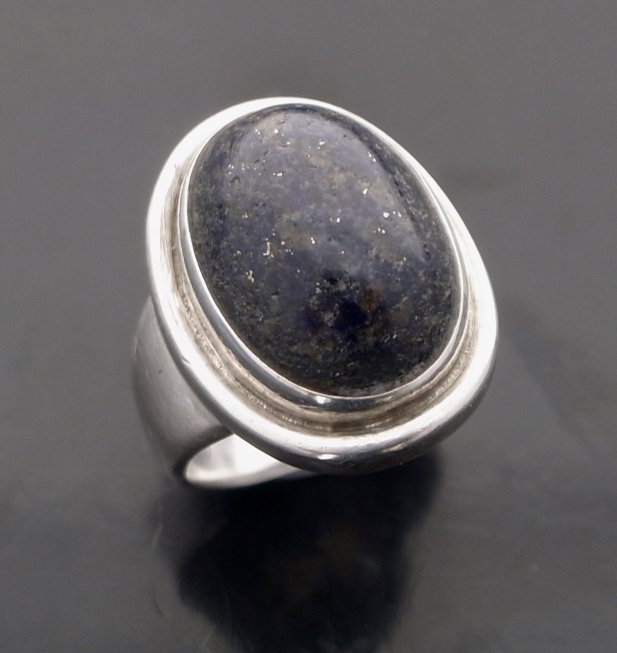 Harald Nielsen for Georg Jensen, lapis lazuli set silver ring, No.46A, Denmark, 1976 London import marks (Ref S+2397) - Image 5