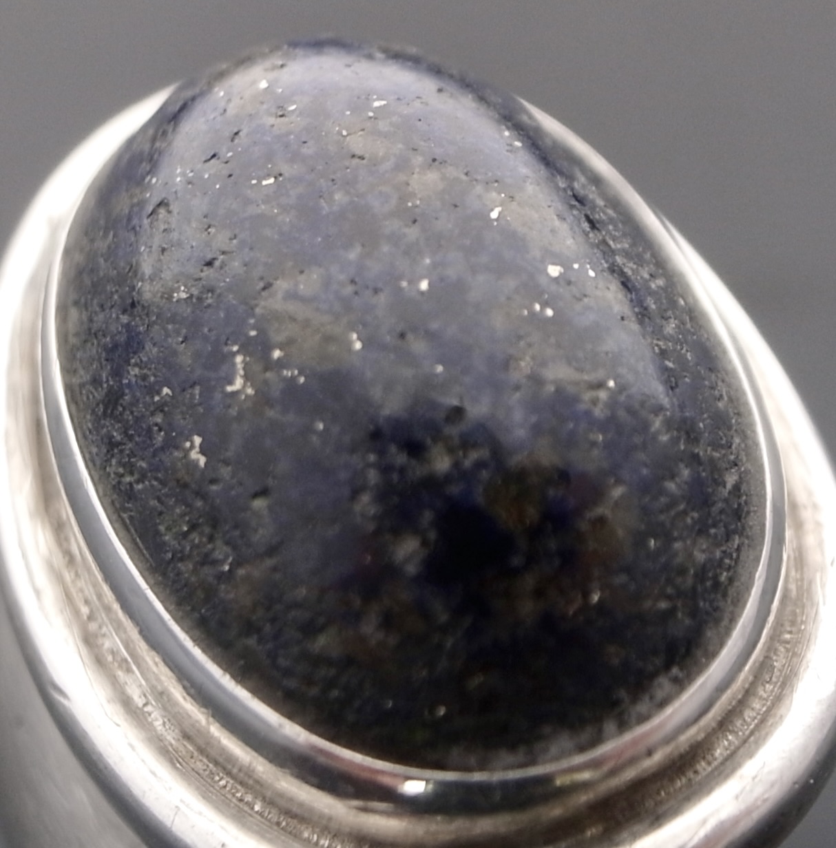 Harald Nielsen for Georg Jensen, lapis lazuli set silver ring, No.46A, Denmark, 1976 London import marks (Ref S+2397) - Image 10