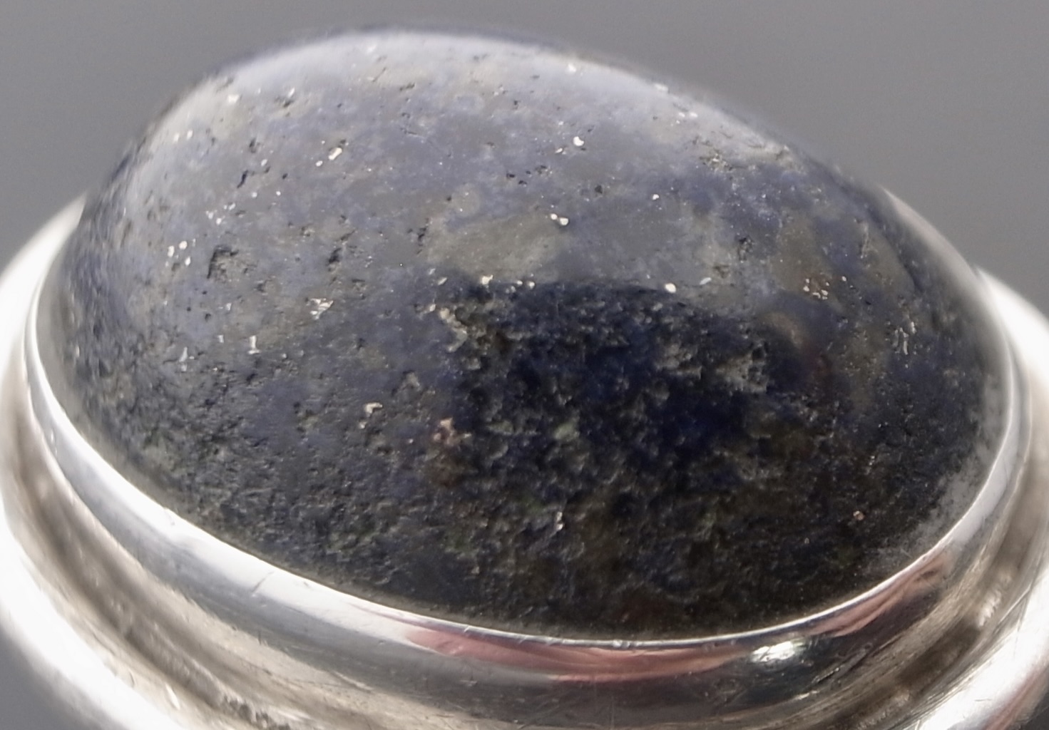 Harald Nielsen for Georg Jensen, lapis lazuli set silver ring, No.46A, Denmark, 1976 London import marks (Ref S+2397) - Image 11