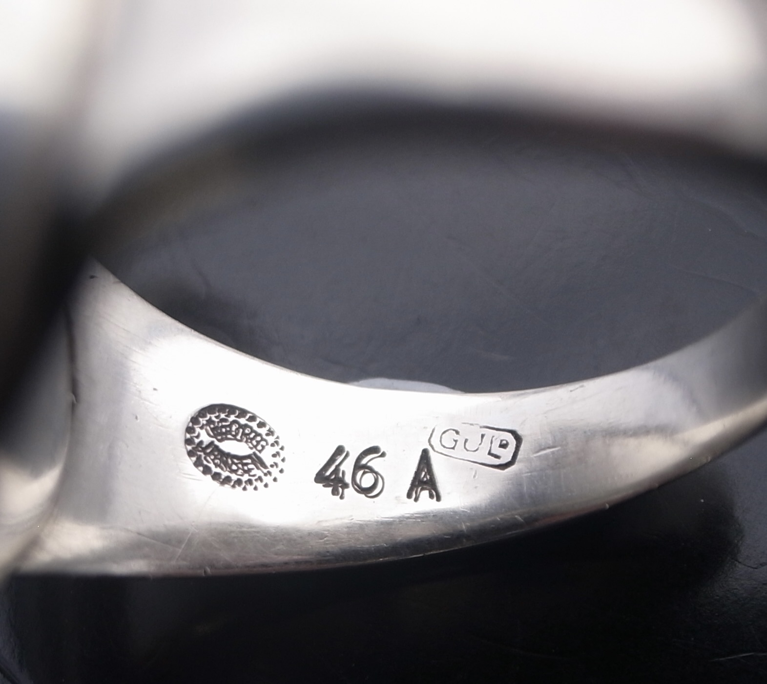 Harald Nielsen for Georg Jensen, lapis lazuli set silver ring, No.46A, Denmark, 1976 London import marks (Ref S+2397) - Image 7