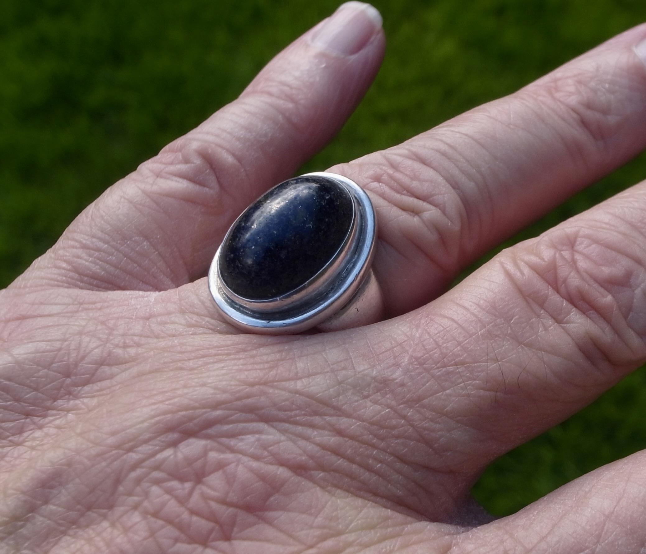 Harald Nielsen for Georg Jensen, lapis lazuli set silver ring, No.46A, Denmark, 1976 London import marks (Ref S+2397) - Image 9