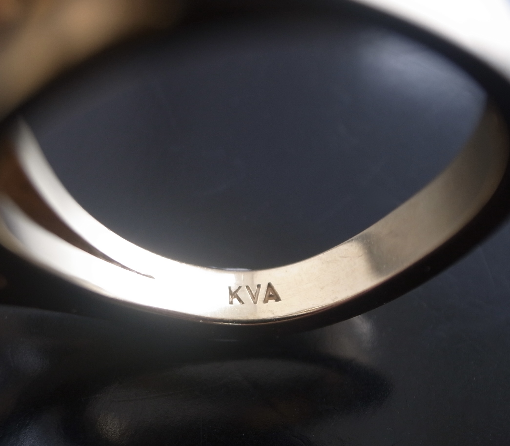 Knud V Andersen, rock crystal set 14 carat gold ring, Denmark, circa 1970 (Ref S+2364) SOLD - Image 9