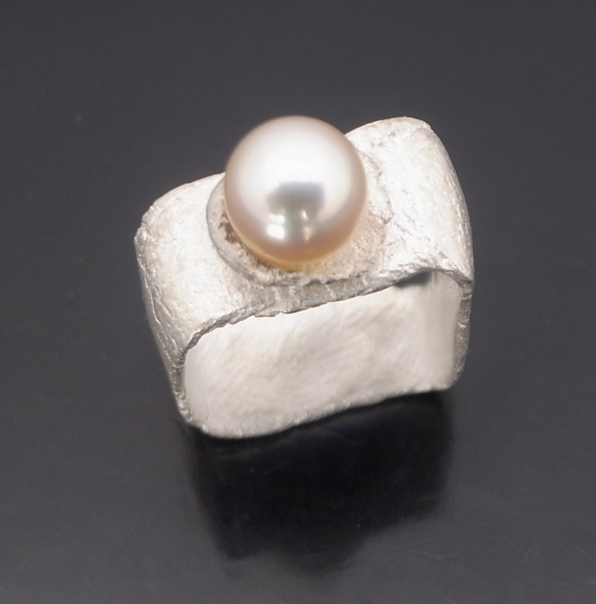 Heeseung Koh (attributed), silver and cultured pearl ring, unmarked, circa 2020 (Ref S+2427) SOLD