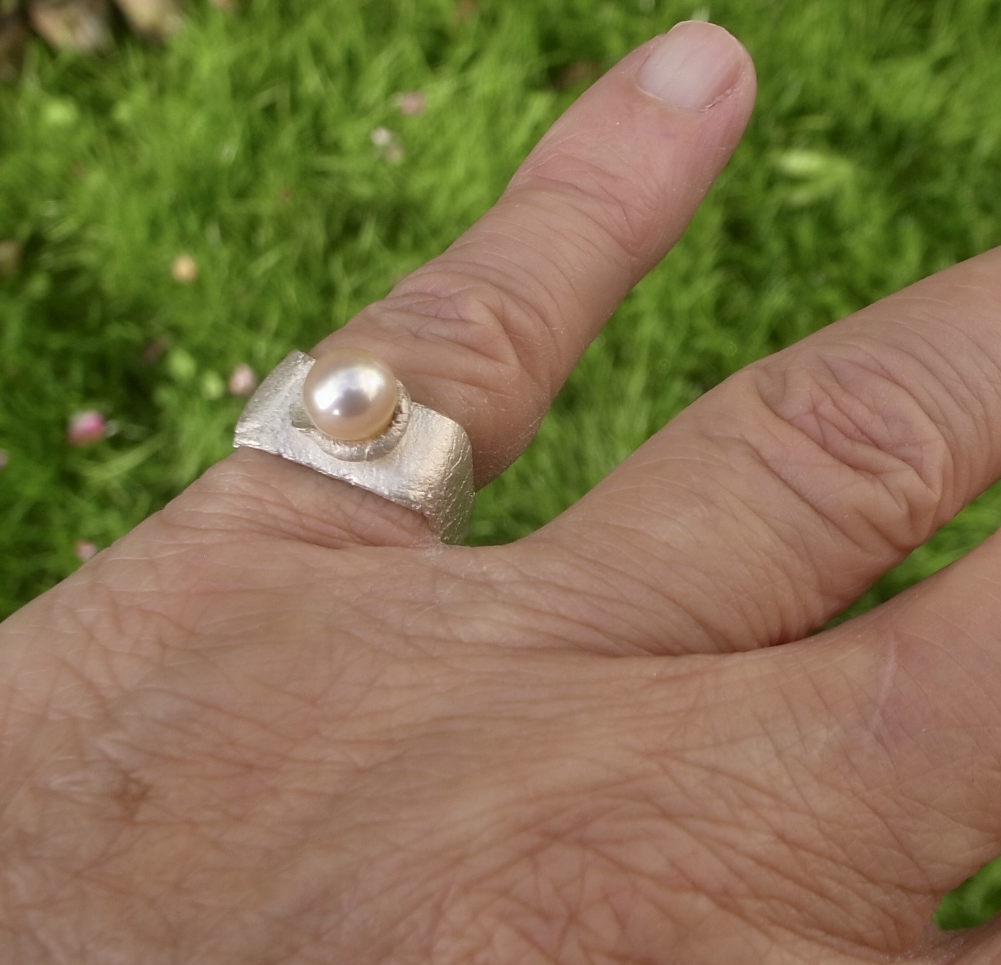 Heeseung Koh (attributed), silver and cultured pearl ring, unmarked, circa 2020 (Ref S+2427) SOLD - Image 6