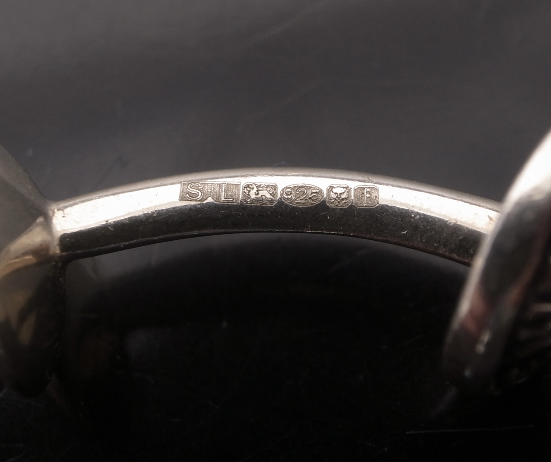 Shaun Leane, enamel and silver 'Amo Ut Invenio' cufflinks, London 2005 hallmark (Ref S+2432) - Image 4