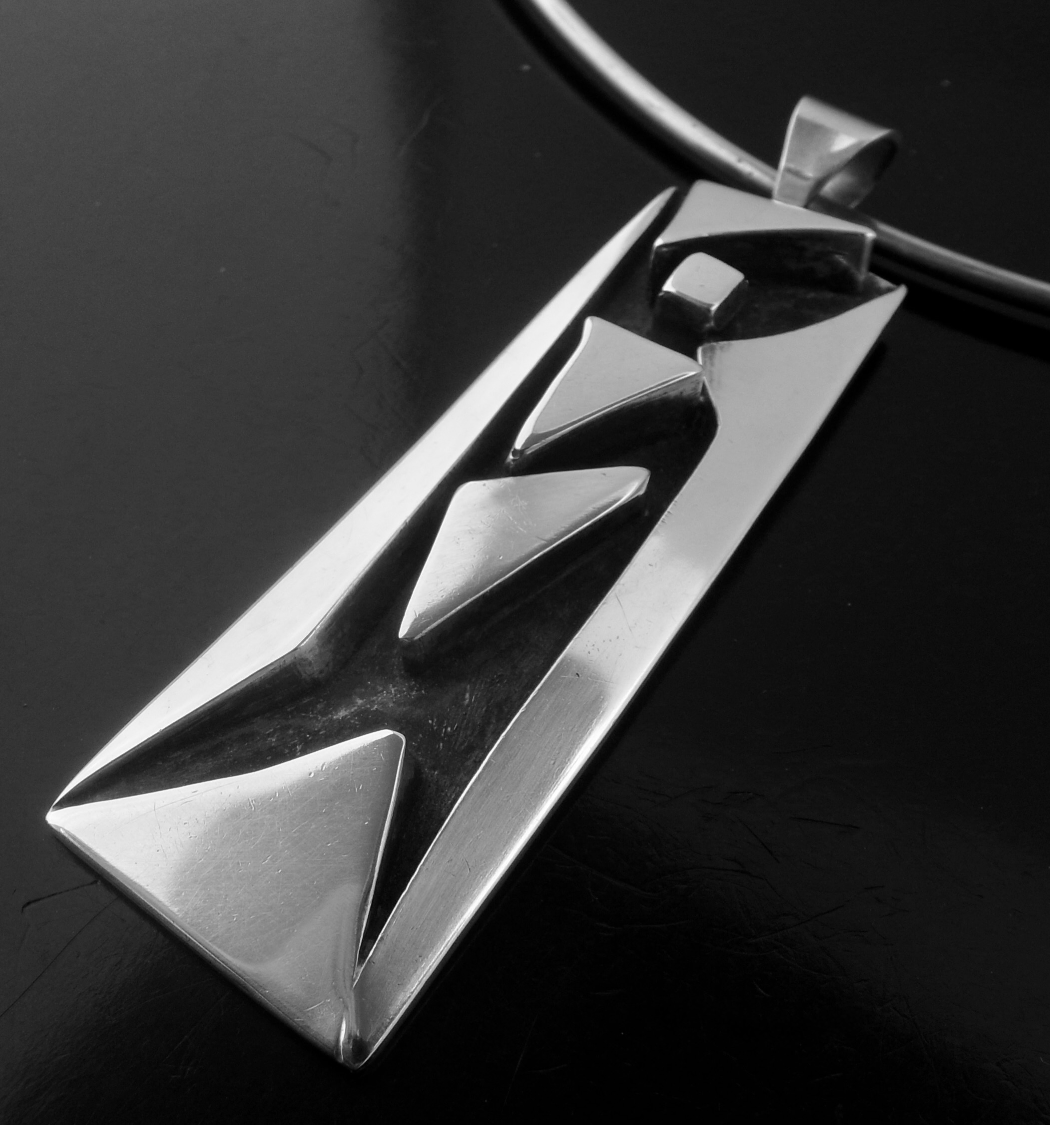 CF (maker unknown), silver cast drop pendant on a neck ring, country unknown, circa 1975 (Ref S+2442) SOLD - Image 4