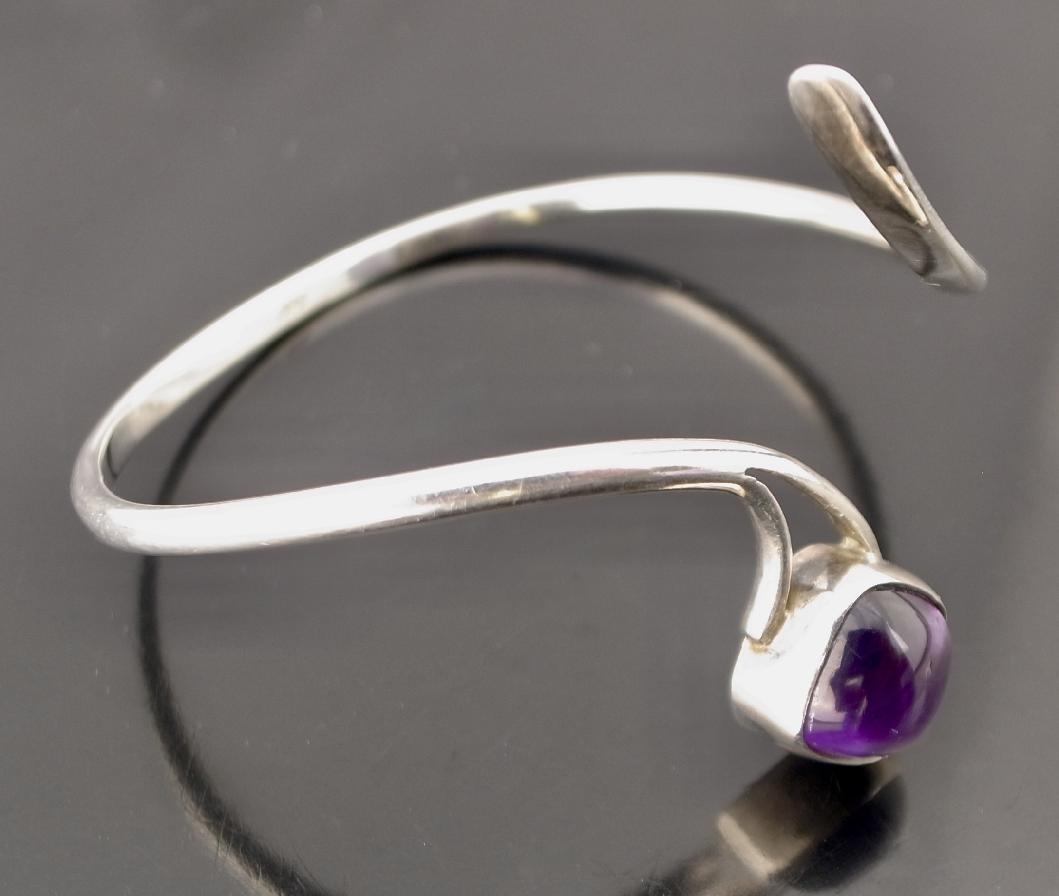 Knud Hejl, amethyst set silver by pass torc bangle, Denmark, circa 1970 (Ref S+2451) - Image 2