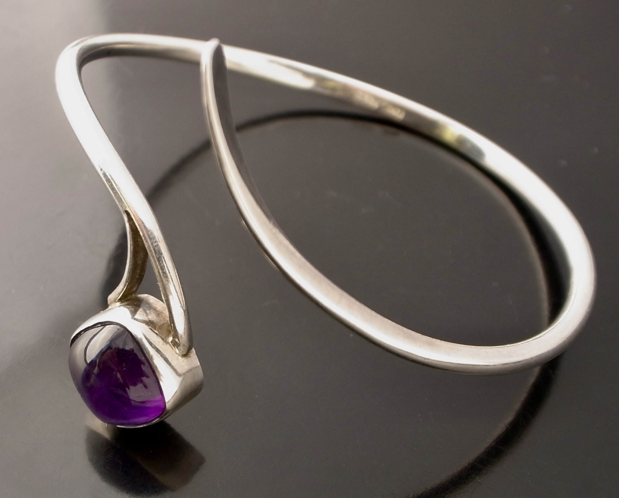 Knud Hejl, amethyst set silver by pass torc bangle, Denmark, circa 1970 (Ref S+2451) - Image 3