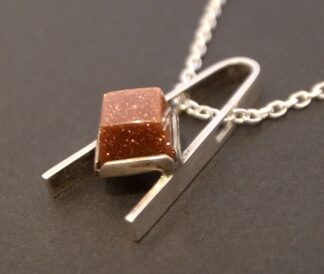 Martti Viikinniemi, goldstone set 813 standard silver pendant on a chain, Finland, circa 1975 (Ref S+2507)