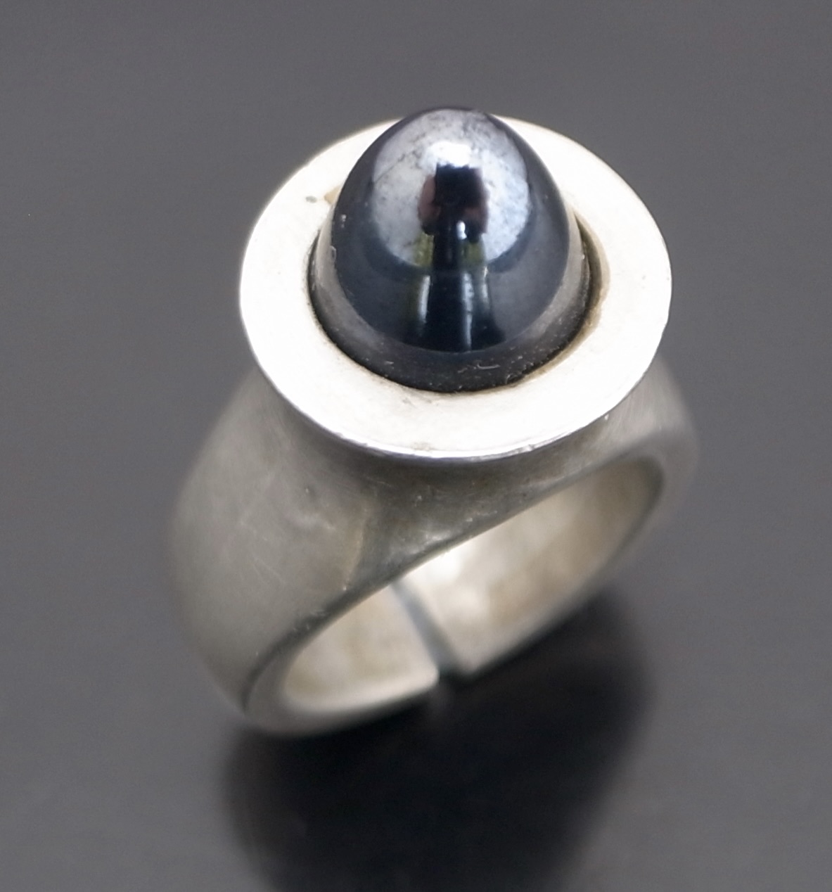 Jorgen Jensen, unusual hematite set modernist pewter ring, Denmark, circa 1970 (Ref S+2531) SOLD - Image 4
