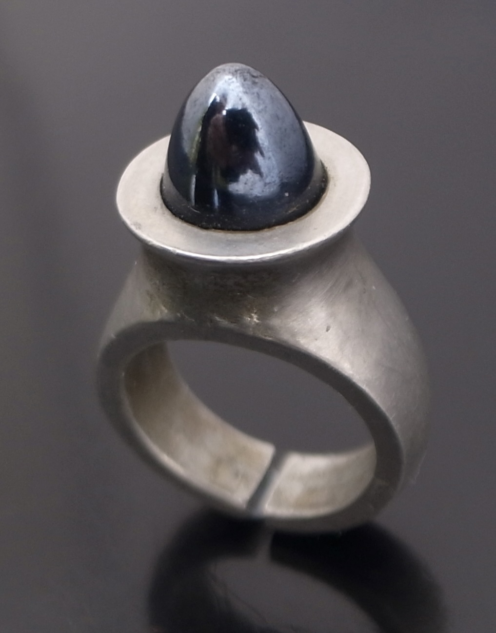 Jorgen Jensen, unusual hematite set modernist pewter ring, Denmark, circa 1970 (Ref S+2531) SOLD - Image 2