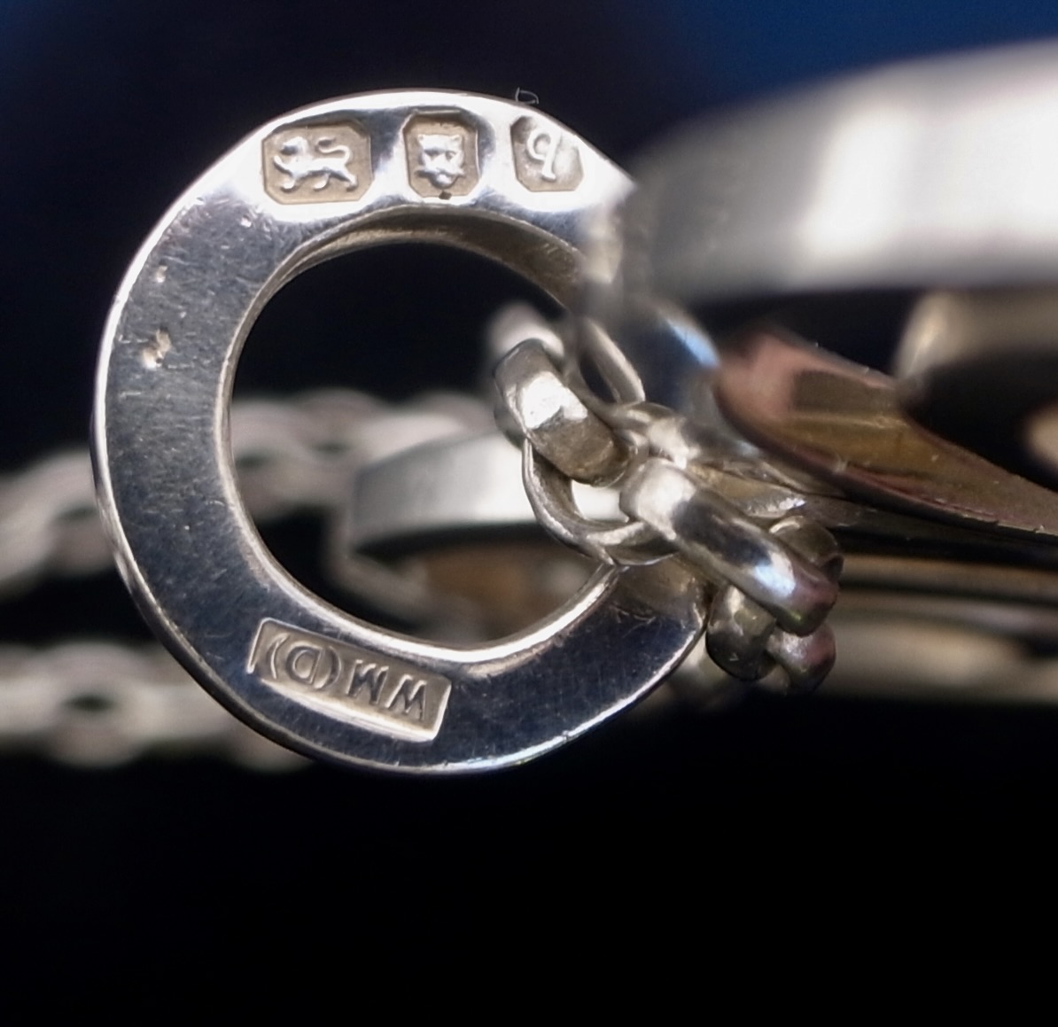 Wally Morgan (Designs) Ltd, large silver pendant on chain, Sheffield 1971 (S+2444) SOLD - Image 3