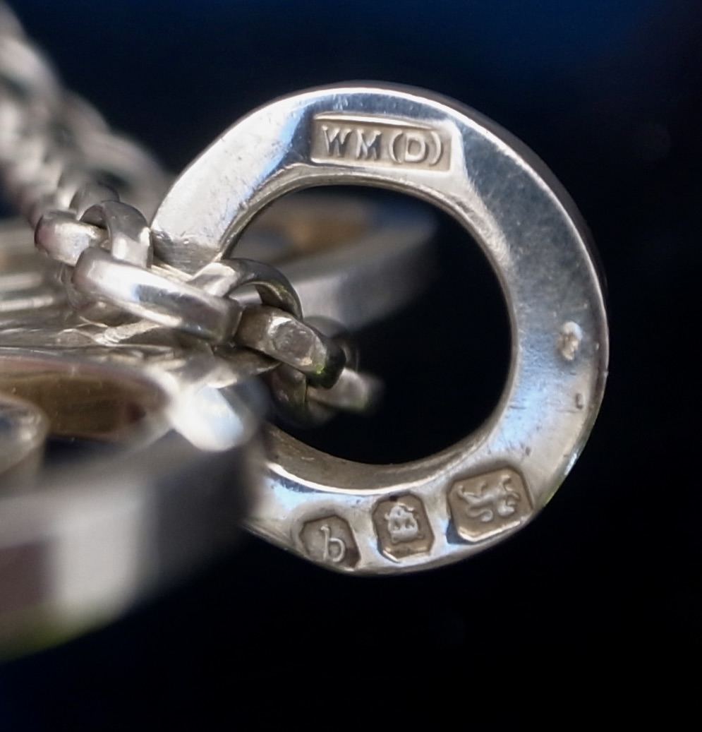 Wally Morgan (Designs) Ltd, large silver pendant on chain, Sheffield 1971 (S+2444) SOLD - Image 4