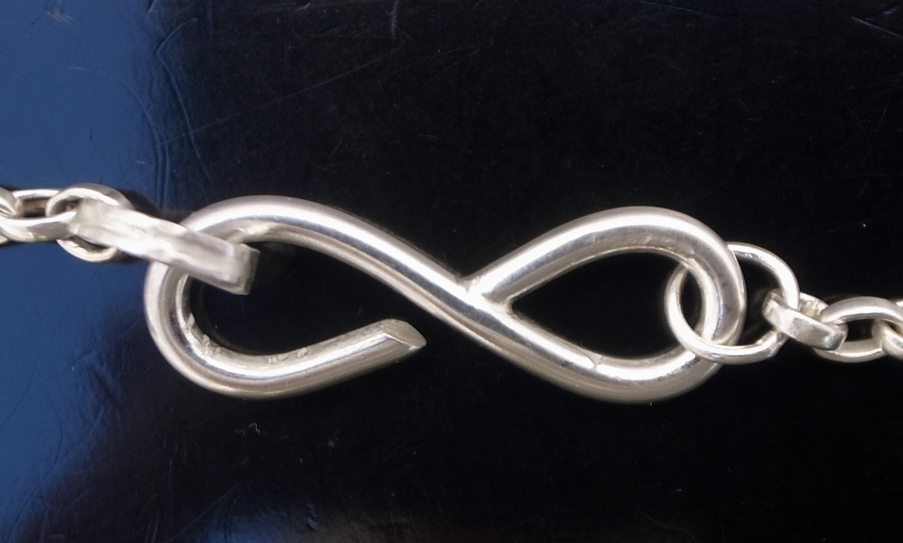 Wally Morgan (Designs) Ltd, large silver pendant on chain, Sheffield 1971 (S+2444) SOLD - Image 2