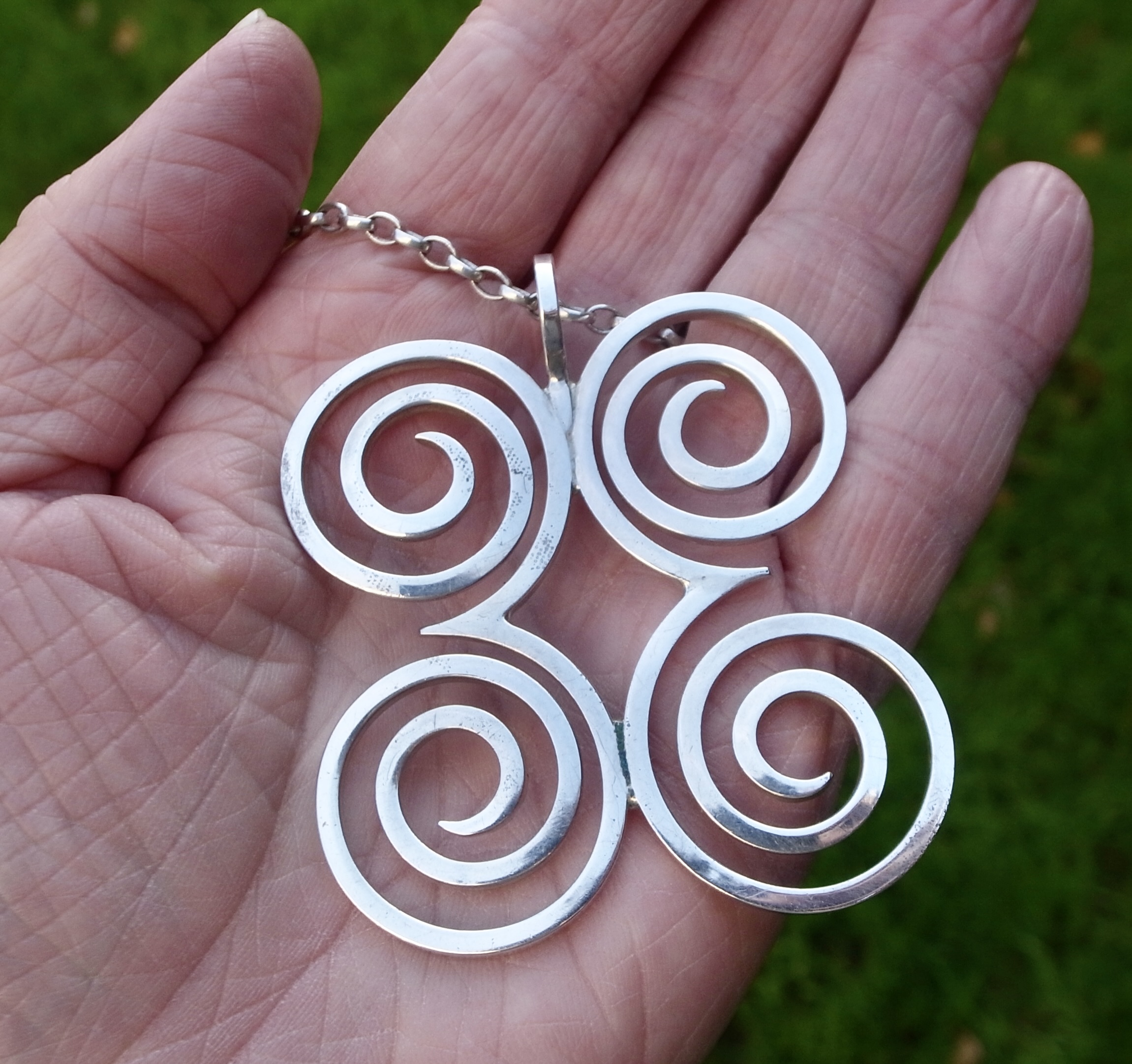 Wally Morgan (Designs) Ltd, large silver pendant on chain, Sheffield 1971 (S+2444) SOLD - Image 5